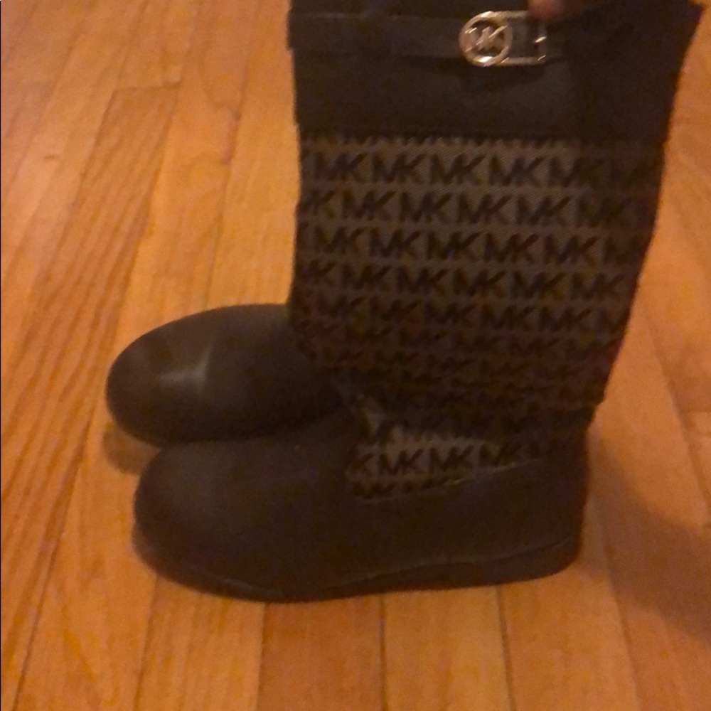 Girl boots